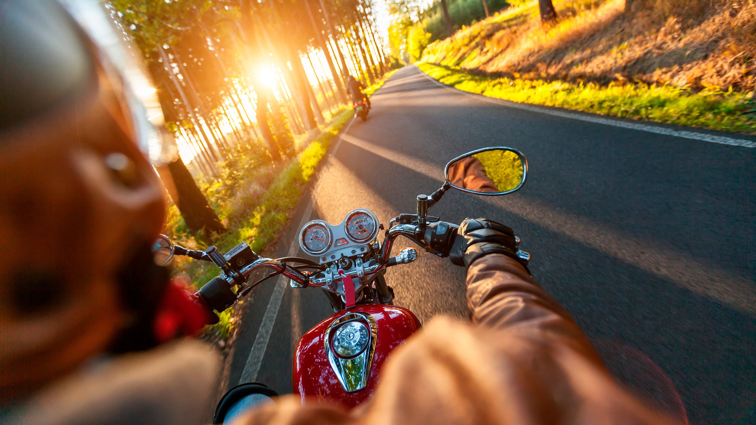 Motocycliste sur la route