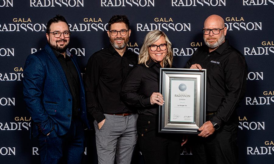 Patrick Buisson, copropriétaire, Maude Paquette-Normandin, copropriétaire et directrice développement des affaires, Hugo Hamelin, chef et copropriétaire et Éric Boissonneault (absent sur la photo), copropriétaire et directeur restaurant.