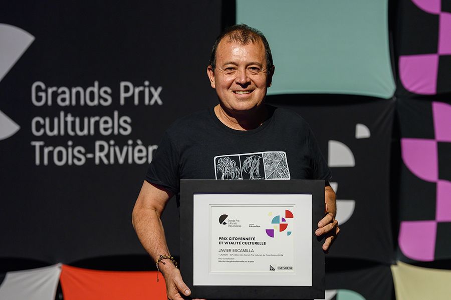 JAVIER ESCAMILLA pour le projet Murale intergénérationnelle sur la paix