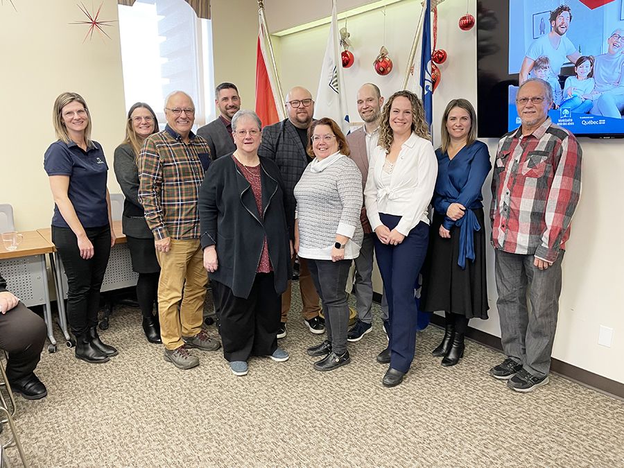 Photo d'équipe Lancement Politique MADA et famille