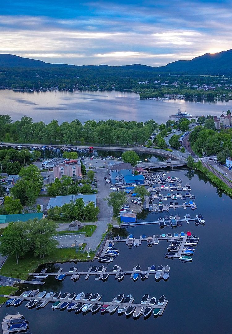 Vue aérienne d'un quai Ville de Magog