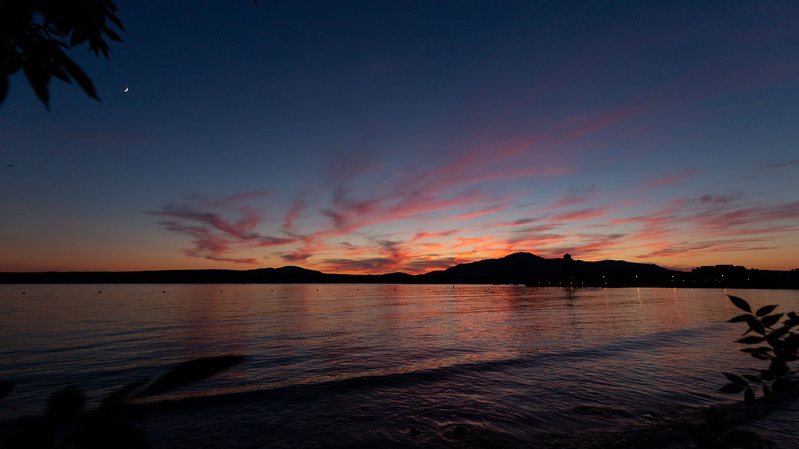 Photo d'un paysage de Magog à la nuit tombante