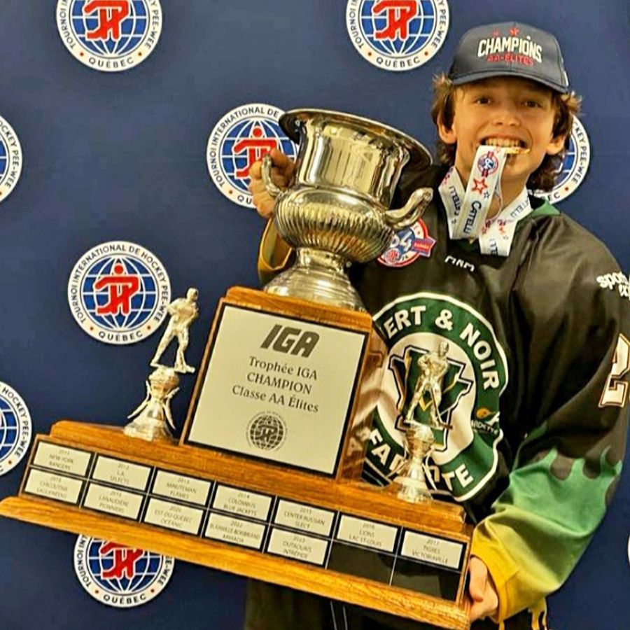 Photo de Chrystopher avec le trophée