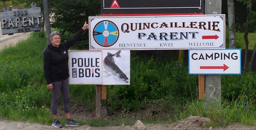 La propriétaire de la quincaillerie, Marline Bazinet, n'hésite pas à ouvrir les portes de son commerce à ses clients, et ce, peu importe le moment de l'année. 